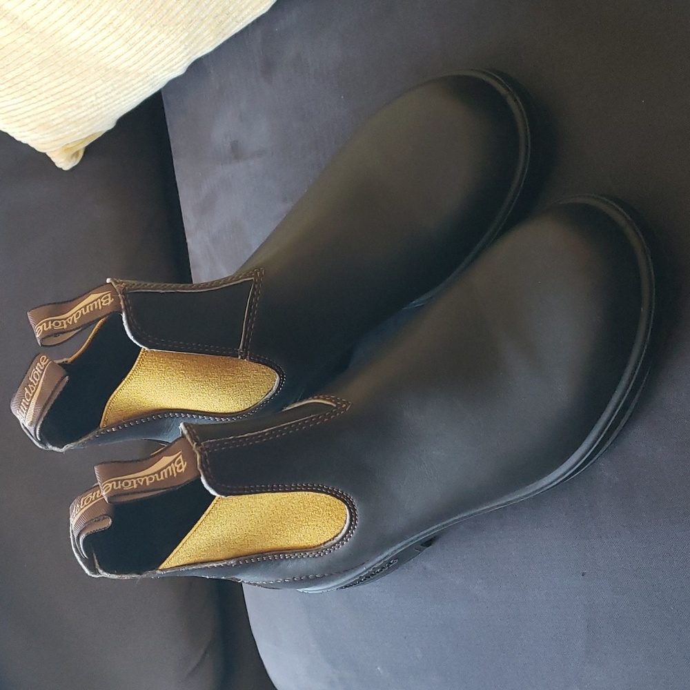 Blundstone Boots, black/yellow size 9